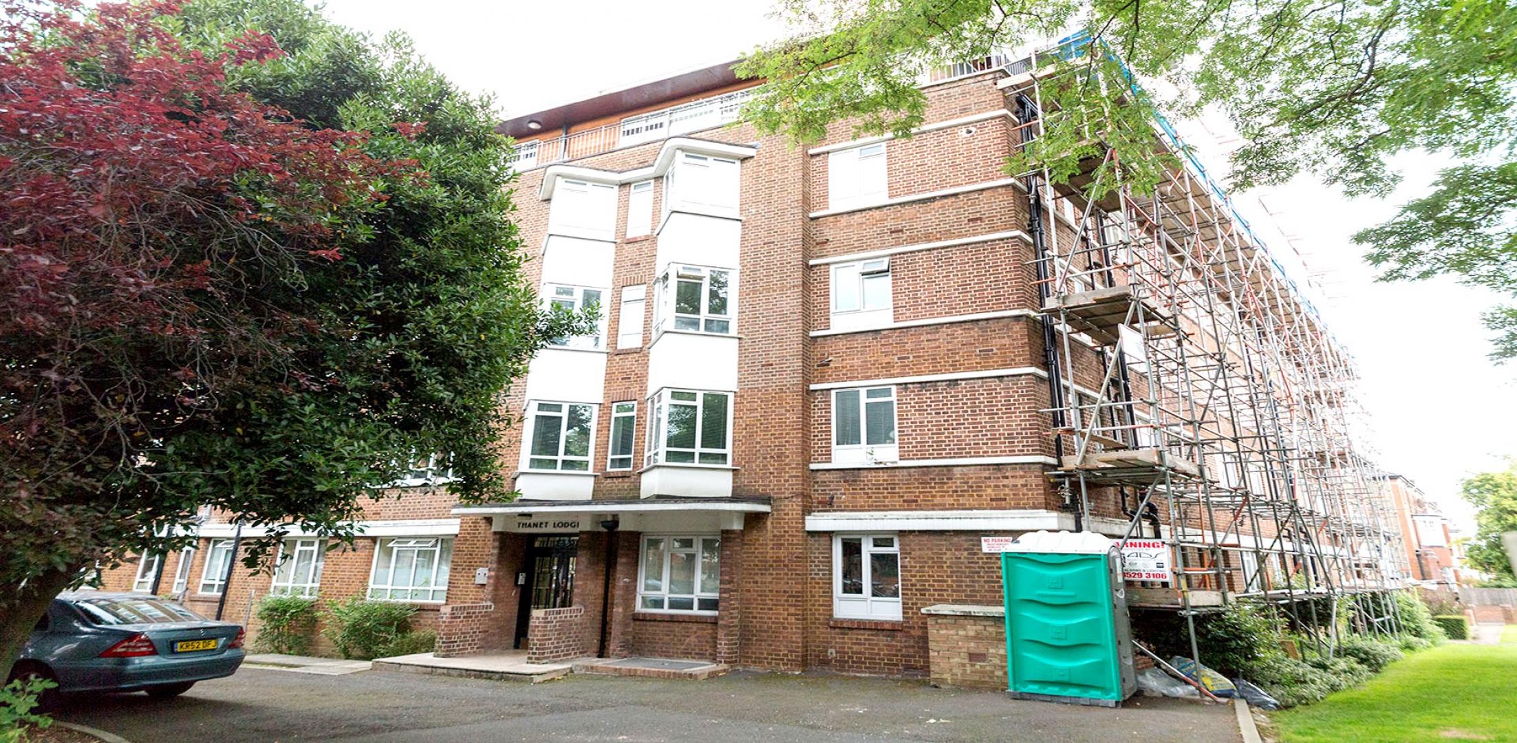 			2 Bedroom, 1 bath, 1 reception Flat			 Mapesbury Road, Brondesbury 